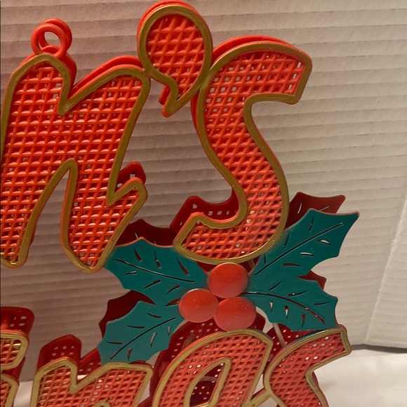 Vintage Red and Green Season's Greetings Sign - Picture 5 of 10